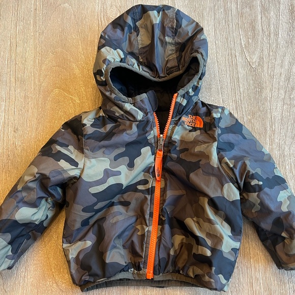 North Face Puffer Jacket - Picture 2 of 2